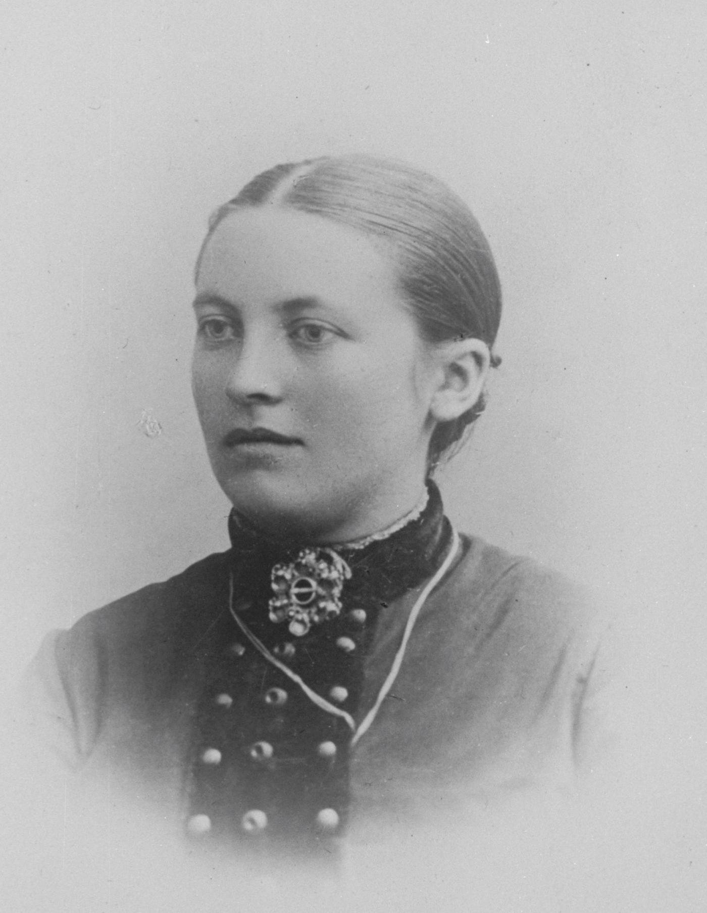 Kjerstina Vangsnes 1867-1915. Kjend biletveverske frå Fresvik, ho har eit stort namn også i nasjonal samanheng. Keisar Wilhelm II kjøpte fleire tepper hjå ho.