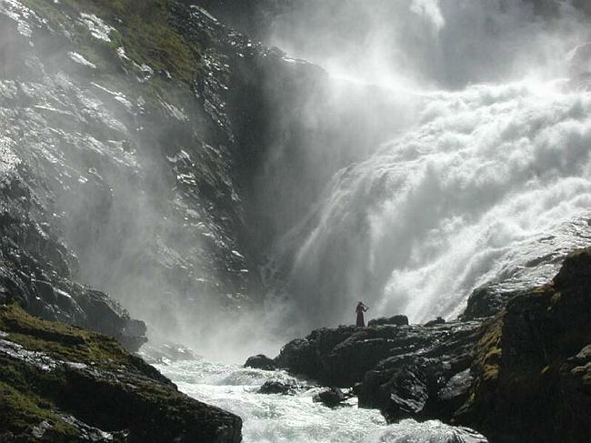 Huldra i Kjosfossen