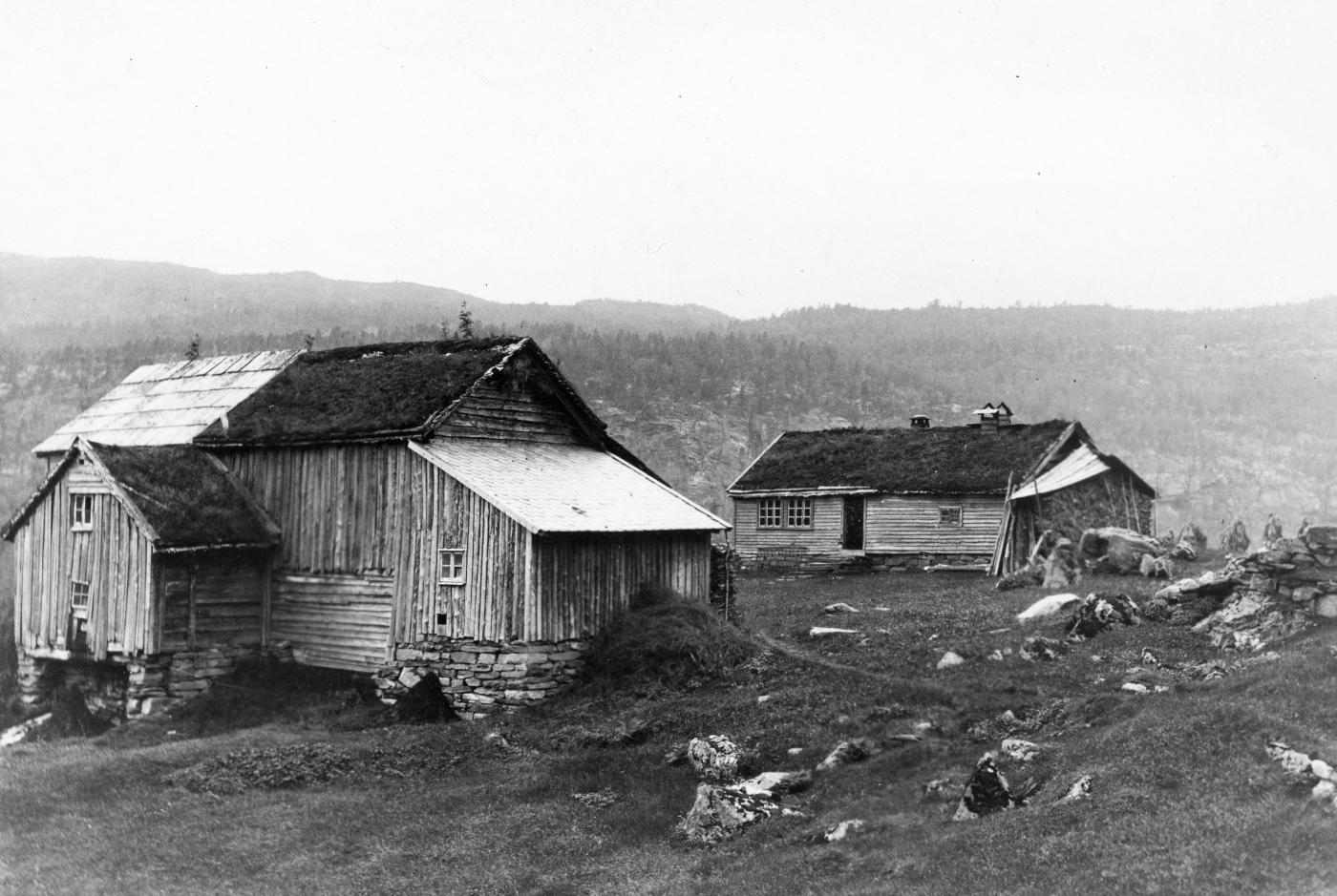 Tunet på Hustveit slik det såg ut i 1917.