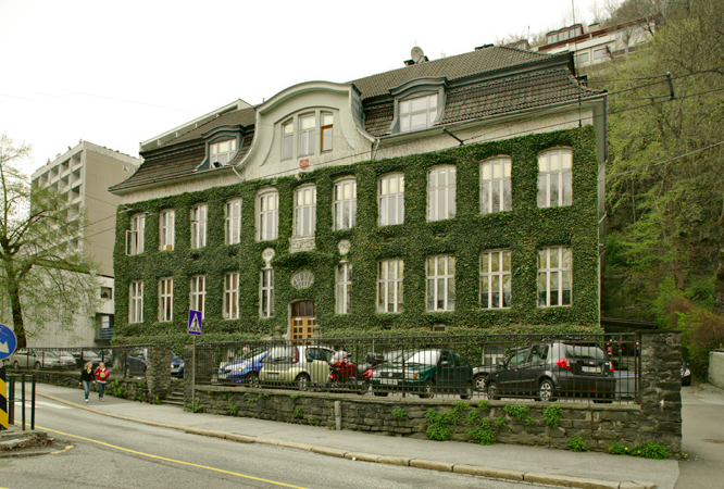 Bergens Handelsgymnasium (Knut Strand)