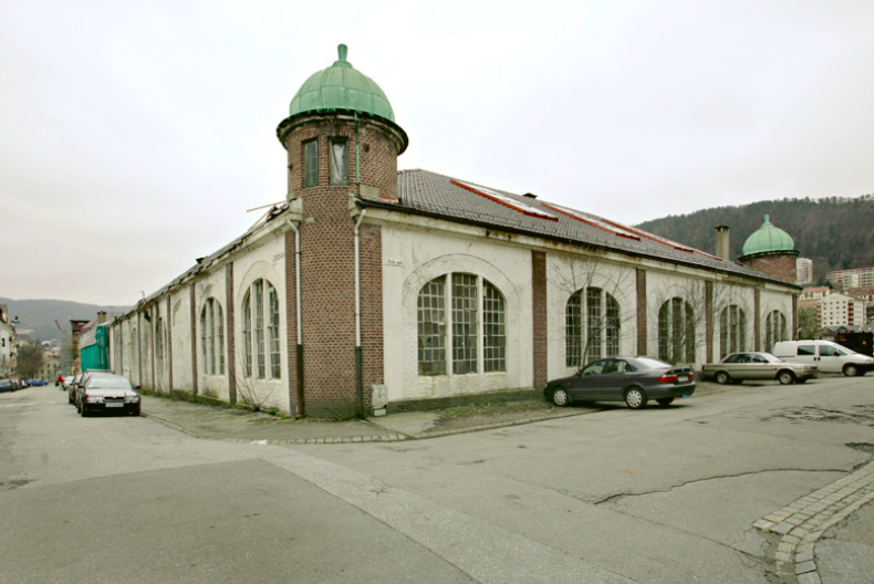 Trikkehallen på Møhlenpris (Knut Strand)