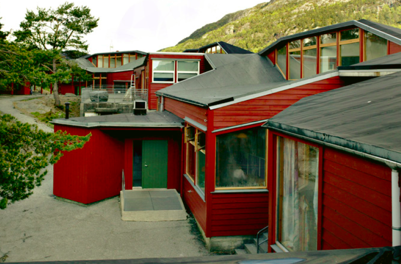 Loddefjord Skole (Knut Strand)