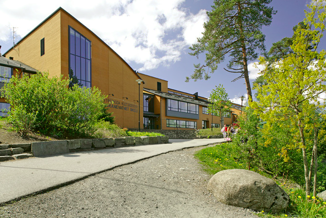 Skranevatnet skole og Ytrebygda kulturhus (Knut Strand)