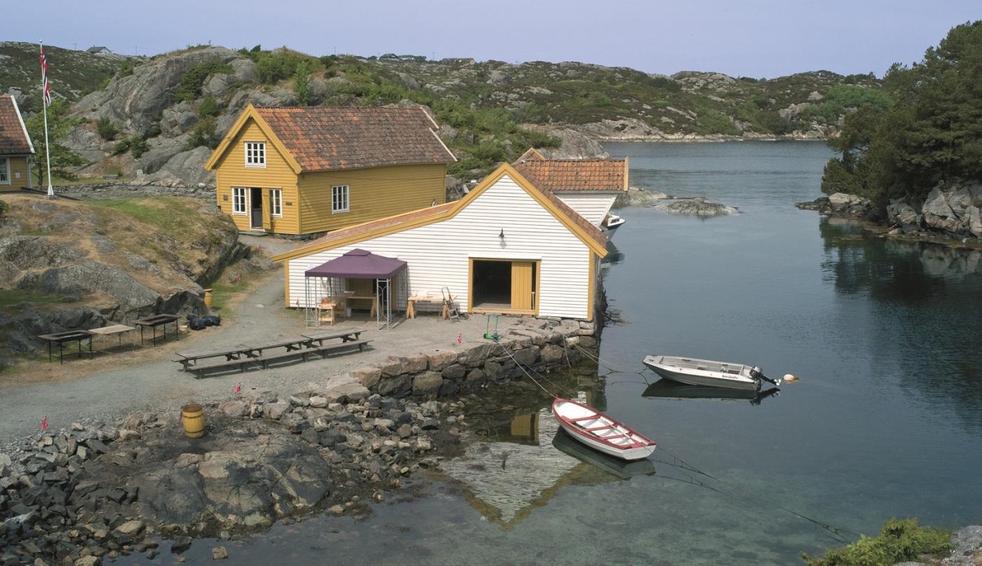 Handelsstaden på Langøy, Fjell