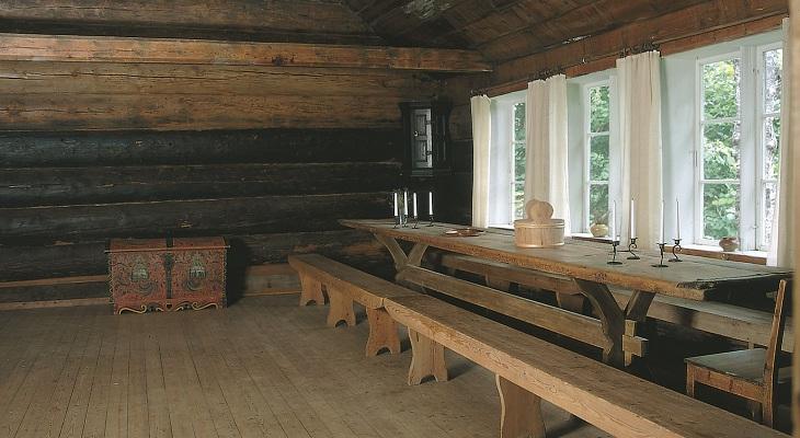 Jåstadstova står i dag ved Hardanger folkehøgskule på Lofthus