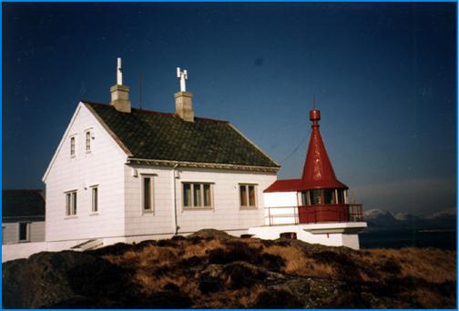 Geita fyr med hovudhuset og fyrlykta. I over hundre år har dei sjøfarande sett lyset herfrå. Takkonstruksjonen på sjølve fyrlykta skal vera den einaste i sitt slag.
