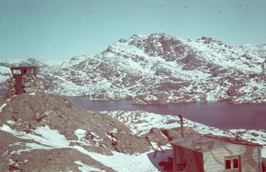 Flymeldepost Brg 17 på Husefjellet ved Steinsund i Solund.