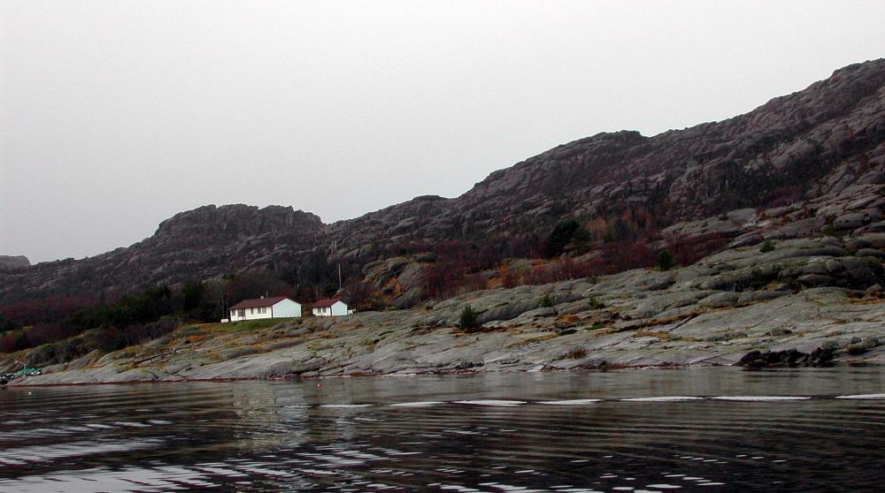 Dei solvende torskeberga i Pollen var gode å arbeide på og ein glimrande tørkeplass. Her var godt tilflot og god plass for fisk. Dessutan låg Simmerøyna så nær til at same føringsjekta og arbeidslaga kunne operere på begge plassar om det høvde slik.