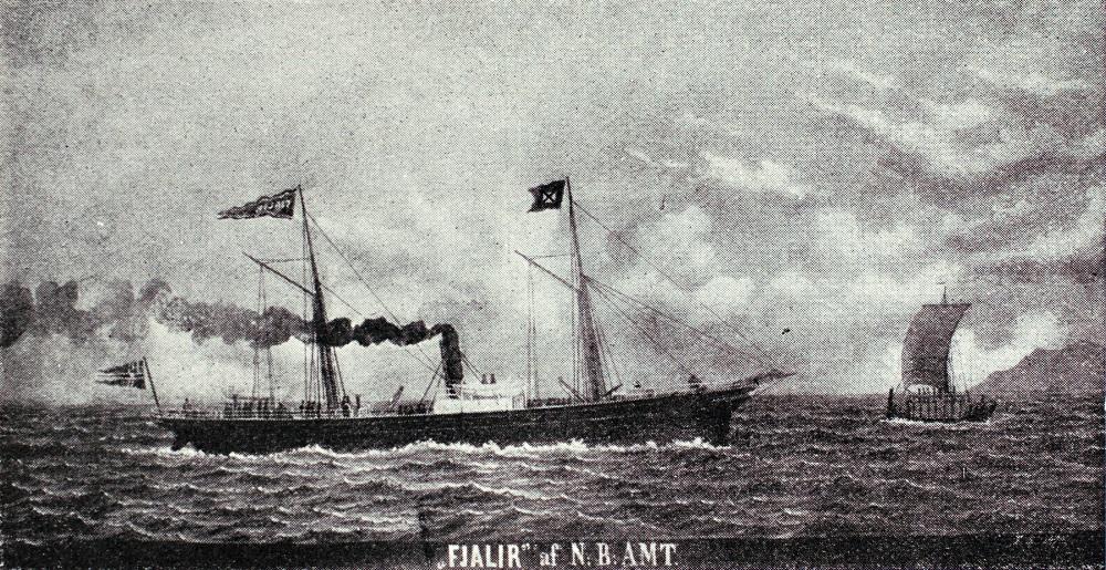 "FJALIR" af N.B. AMT" (Nordre Bergenhus Amt). "Framnæs" og "Fjalir" var dei to første skipa til Fylkesbaatane i Sogn og Fjordane, begge bygde i 1858. I 1931 hadde Fylkesbaatane 14 båtar. I heimstadlæreheftet <i>Fylkesbaatane i Sogn og Fjordane</i> (1931) er det bilete av 10.