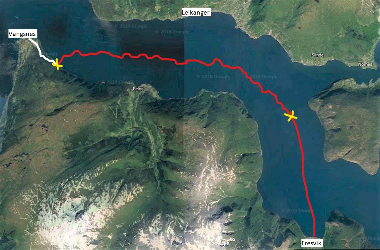 Doktorbåten gjekk frå Fresvik ved midnatt, natt til 22. desember 1909. Med kurs for Fimreite fekk båten motorstopp og dreiv for vind og vêr ut fjorden. Om lag kl. 05.00 rak båten i land eit stykke innom Vangsnes. Dei to om bord greidde så vidt å berga seg i land, og sleit etterpå i ulendt terreng i om lag fire timar før dei nådde fram til folk på Vangsnes.