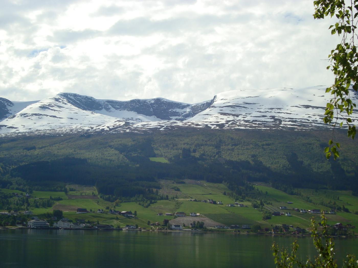 Storeloga over Innvik.