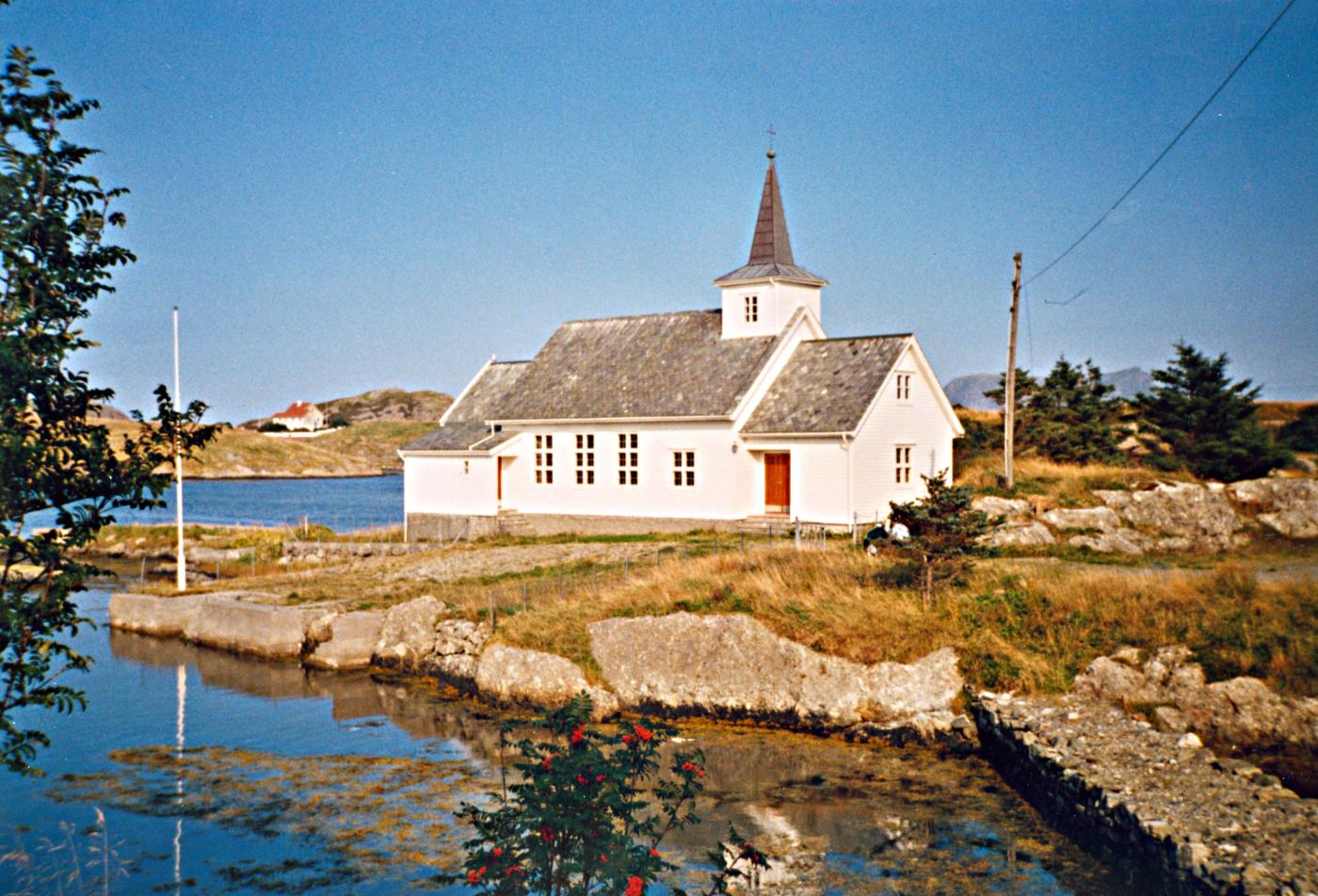 Bulandet bedehuskapell, bygd som bedehus i 1905, vigsla til kyrkjeleg bruk i 1909.