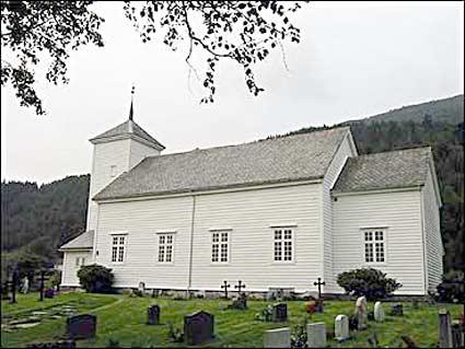 Dagens kyrkje i Vevring står på same tuft som dei tidlegare kyrkjene, og er i alle fall den tredje på kyrkjestaden ytst i Førdefjorden.
