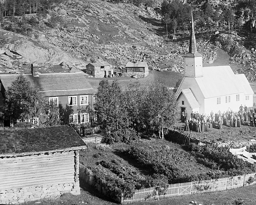 Vallokale 1814, Jostedal kyrkje og prestegarden (prestebustaden) kring 1900. 