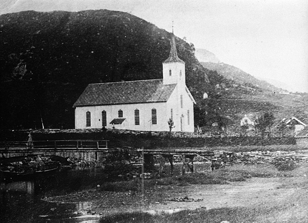 Den gamle kyrkja i Dale der valet gjekk føre seg vart riven i 1864. Biletet syner den nye kyrkja som nybygd, om lag 1865.