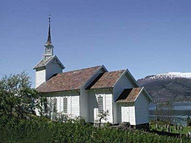 Feios kyrkje vart bygd sommaren og hausten 1866. Ho har gjennomgått berre små endringar. Koret er ein del smalare enn kyrkjeskipet, og i forlenginga av det ligg preste- og dåpssakristiet.