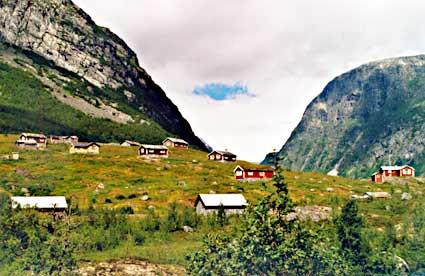 Fåbergstølen i Stordalen, namnet på øvste delen av Jostedalen. To km lenger nordover (framover) ligg stølen Øy og kring to km lenger heime ligg den tredje stølen i Stordalen, Bjørnestegane.