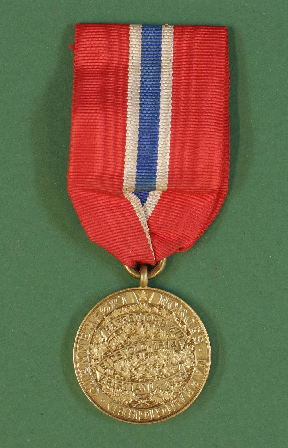 Den offisielle 7. juni-medaljen, tildelt stortingsrepresentantane i 1905 og medlemmene av "den norske regjeringa", også kalla 7. juni-regjeringa.