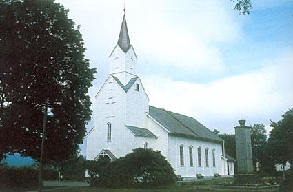 Florø kyrkje er ei stor, stilrein og enkel kyrkje, med eit høgreist skip. På kvar langvegg er det fem store vindauge med spisse gavlar.