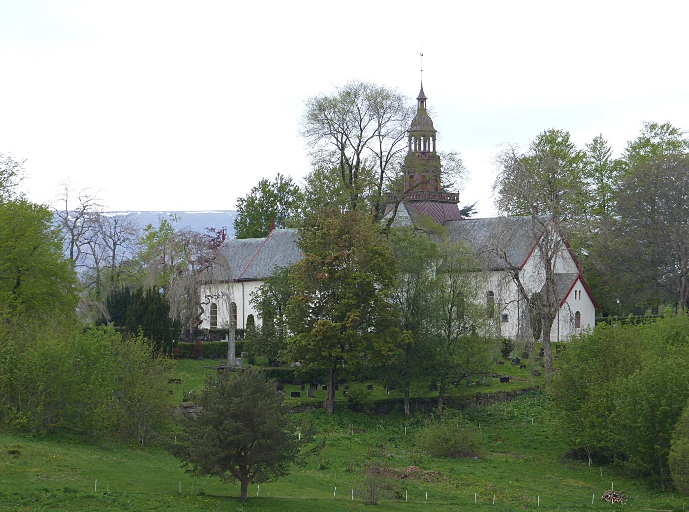 Borgund kyrkje, Ålesund. Niels Nielsen (1777-1854) var sokneprest i Borgund prestegjeld 1835-1854. Han vart gravlagd attmed kyrkja. I 1914 sette Borgund kommune ei minneplate på kyrkjeveggen like ved grava. På biletet viser minnetavla heilt til høgre.