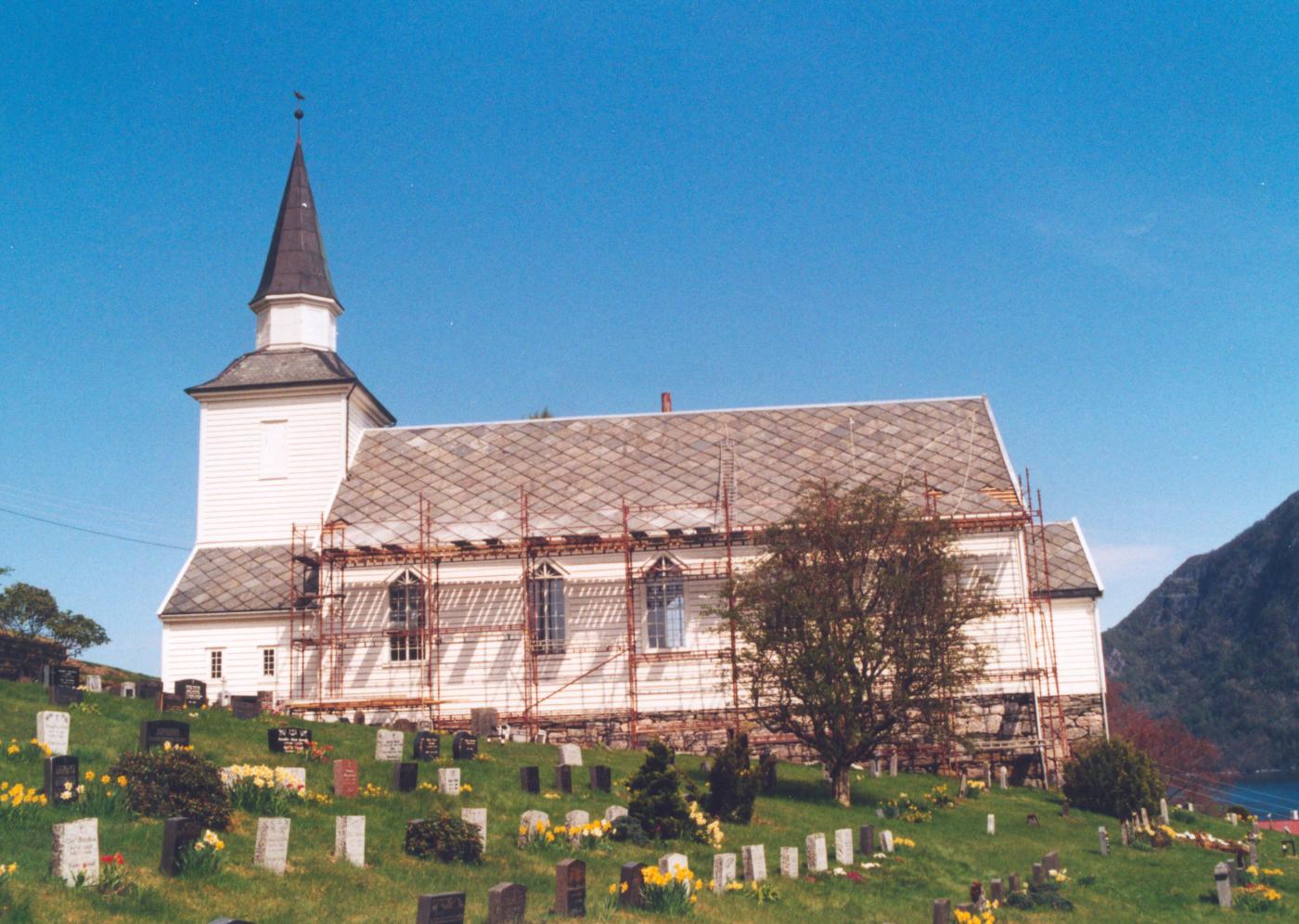 Brekke kyrkje er soknekyrkje for Brekke sokn i Gulen prestegjeld. Frå 1859 til 1968 høyrde Brekke sokn til Lavik prestegjeld, men høyrer no til Gulen prestegjeld. Kyrkja vart måla opp att utvendig i 2001.
