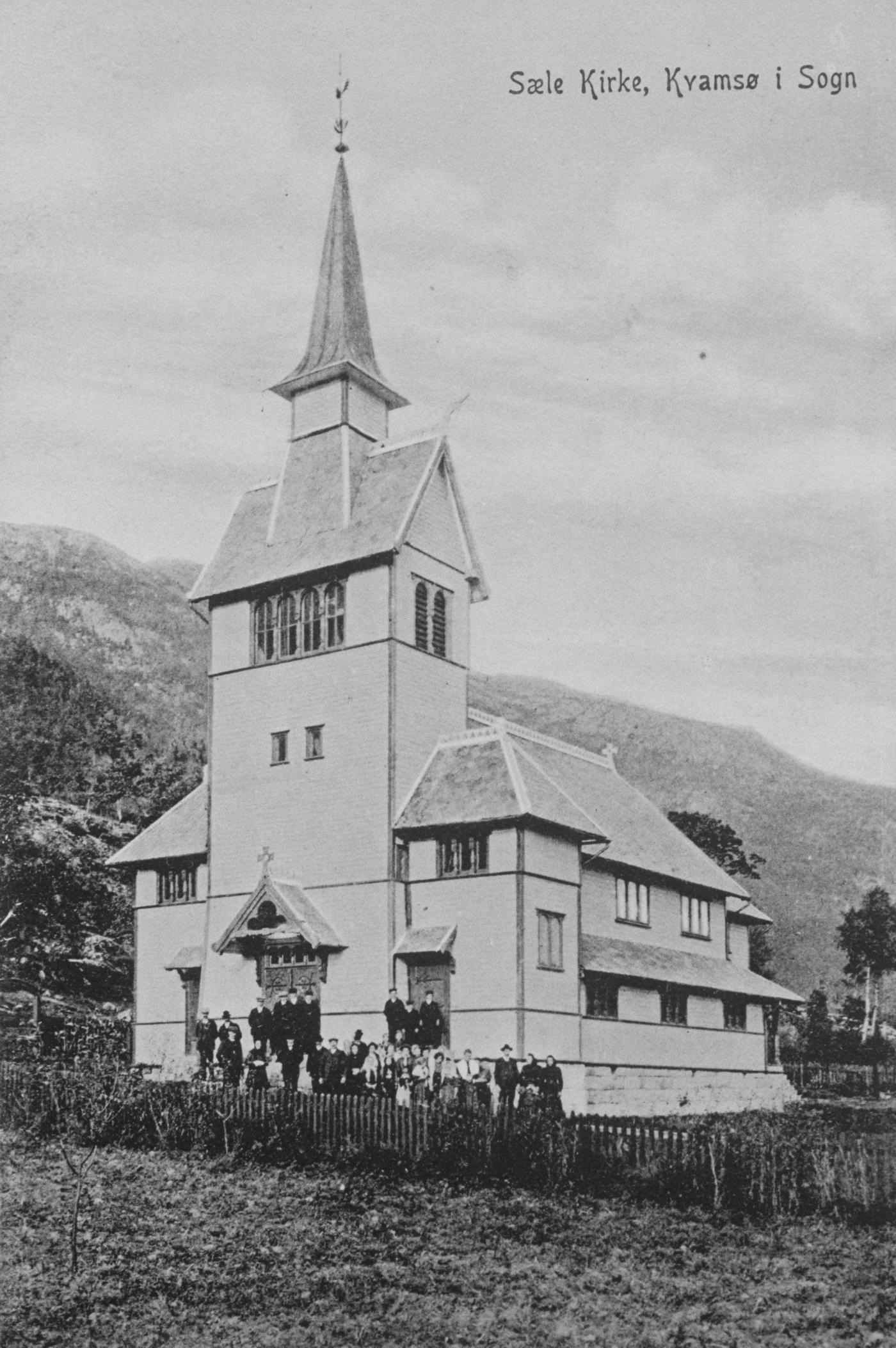 Borgund stavkyrkje skal ha vore den fremste inspirasjonskjelda til arkitekt Sparre då han teikna Sæle kyrkje. Kyrkja er "tvilling" med Gaupne kyrkje.