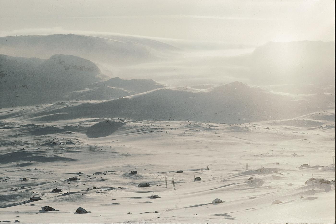 Finsefjell: Frå Jomfrunuten mot Kongsnuten og Jøkulen. Bergensbana nede i framgrunnen