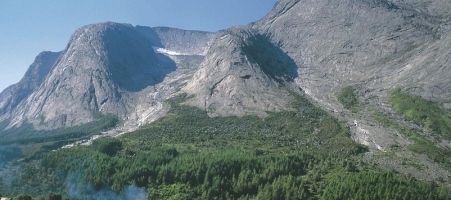 Ulvanosa, Uskedalen