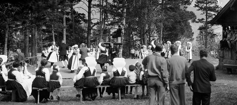 Folkedans på «Solhaug» kring 1926