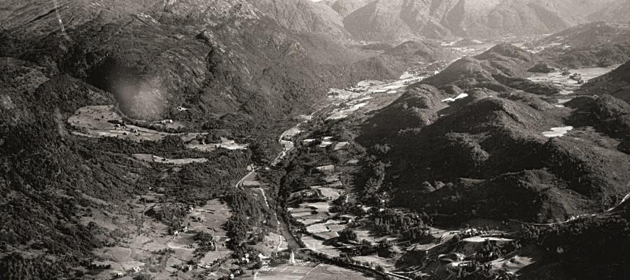 Flyfoto frå Arna frå slutten av 1930-åra