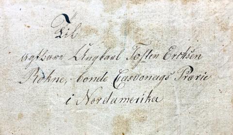 Det er bevart langt færre noregsbrev, altså brev sende frå Noreg til USA. Dette er påskrifta til eit brev til Tosten Eriksen Rokne, som budde på Koshkonong Prairie. Brevet er frå 1847. Brevskrivaren, Aad Nilsson Kvitne, sende brevet med Lars Bergesen Tillung, som utvandra det året. (Utlånt av Greg Norgord)