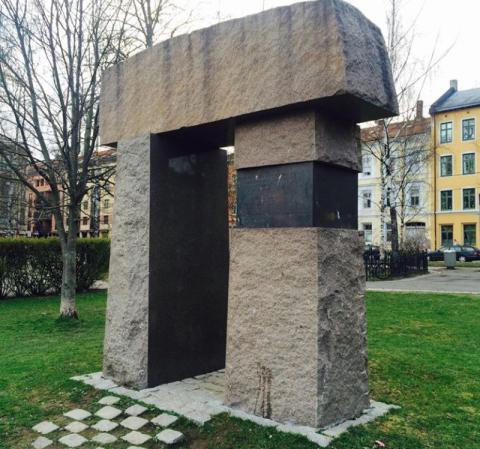 Martin Schei. Minnesmerke i Oslo over norske spania-kjemparar i borgarkrigen 1936-1939. Det vart avduka 8. oktober 1989, 80 år etter at borgarkrigen var slutt.