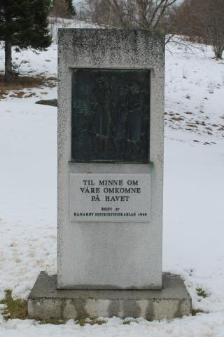 Minnesmerke ved Hamarøy kirke, reist 1948, over omkomne på havet. Liste over 122 personar er plassert i kyrkja. Dei to losane på «Deptford» er med: Andreas Jacobsen Ingemann Blix og Hans Schjelderup.