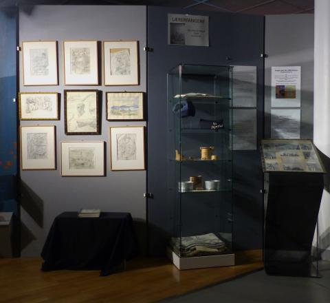 Grenselandsmuseet i har ei eiga utstilling om lærarfangane i Kirkenes. Utstillinga fortel og om opninga av det nye biblioteket i 1952; ei gåve til folket i Kirkenes frå norske læarar som takk for hjelp i fangetida, våren, sommaren og hausten 1942.
