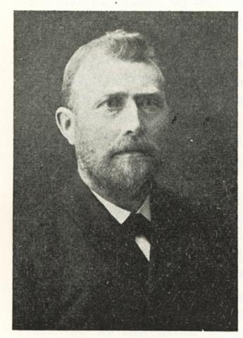 Haakon Aasvejen (1862-1919) frå Hegra i Stjørdal, son til gardbrukar Gunnar Aasvejen og Henrikke Henriksdotter.