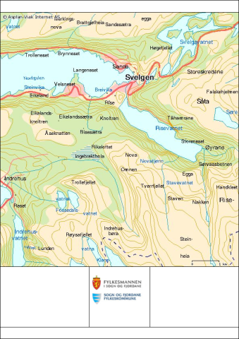 Risevatnet ved Svelgen med utsyn austover. Tåhammarfjellet går bratt opp frå vatnet på nordsida, innom neset i framgrunnen.