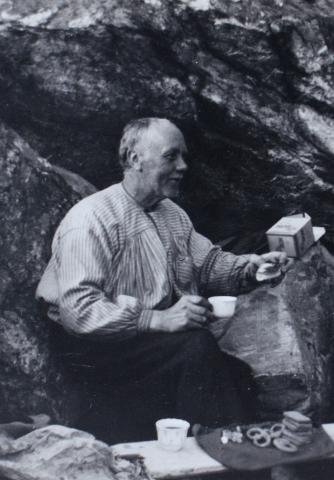 Smed Erik Øvrebø (1873-1970), Marifjøra.