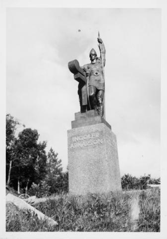 Ingolv Arnarson-minnesmerket i Rivedal, avduka 18. september 1961.