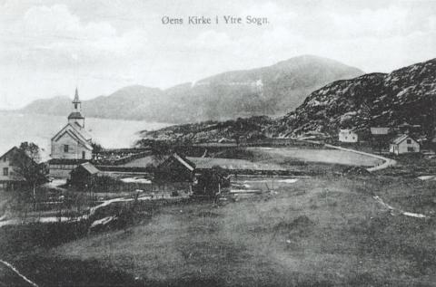 Øn kyrkje kring 1900. Kyrkja brann ned i 1940, og ny var bygd på Sørbøvåg, men gravplassen har sidan vore nytta.