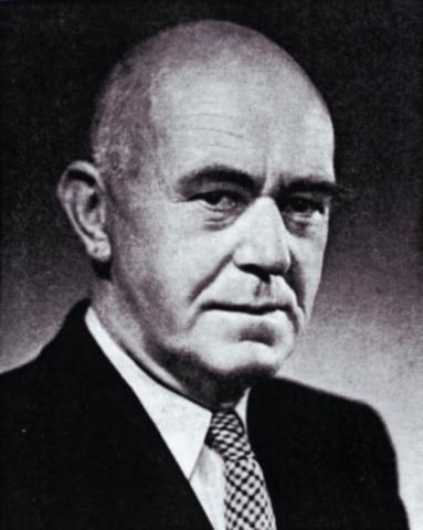 Trygve Bydal (1888-1952), distriktslege for bygdene Naustdal, Vevring Førde og Jølster i nær 40 år. I ein portrettartikkel av Otto Huseklepp om Trygve Bydal i "Jol i Sunnfjord" (1953) står dette: "Og idrotten hadde ein god ven i dr. Bydal, det var ein lekk i arbeidet for folkehelse og god oppsedeing. Bydalsbakken [i Førde] og dei mange pokalane som bar namnet hans, talar greitt om dette". Under krigen var Trygve Bydal med i motstandsrørsla. Han vart arrestert 28. juni 1944 og sat i fangenskap til fr...