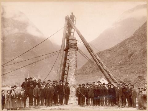 Minnesmerke i Lærdal til minne om Leirdalske lette infanterie-compagnie, reist i 1902.