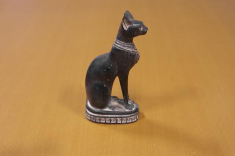 Katten blir mykje brukt som souvenirar i Egypt. Dette er ein rimeleg liten minneting.