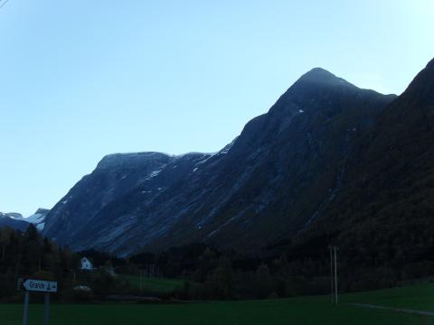 Middagshyrna og Nonshyrna i Erdalen, Oppstryn.