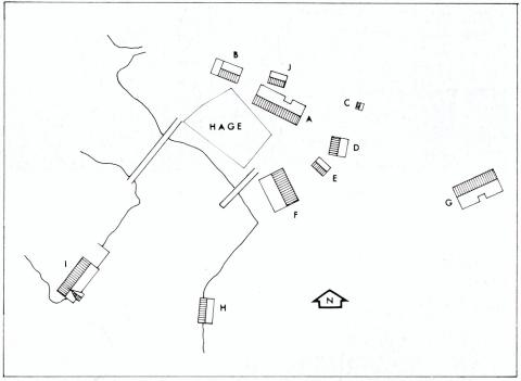 Kartet syner korleis dei ulike bygningane i Hellevik stod plassert i høve til kvarandre.<br />
A: Våningshuset. B: Skjenkestova. C: Kvernhuset. D: Eldhuset. E: Grisehuset. F: Naustet. G: Driftsbygningen. H: Nothuset. I: Sjøbua. J: Stabburet.
