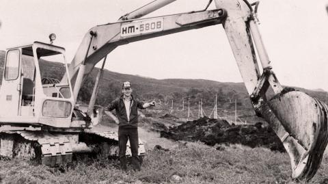 Det første "spadetaket" ved Grotli Høyfjellshotel av Harald Kleiven frå Lom, 24. juli 1969.



