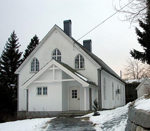 Samlingsheimen på Stårheim, bygd 1924. Byggmeister var Andreas Sande som også hadde laga teikningar. Det er to andre Andreas Sande-bedehus i Sogn og Fjordane: Oldedalen bedehuskapell og Måløy bedehus.