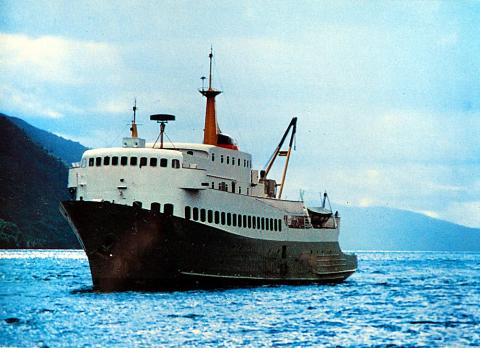 <p>M/S &laquo;Kommand&oslash;ren&raquo; (2) fekk to-tonig fl&oslash;yte i 1963.</p>