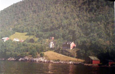 Garden Geithus, Vik kommune, mellom Arnafjorden og Finnafjorden.