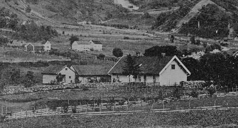 Huset på Vange der det vart halde to amtsval i 1814, først 30. mars på tre utsendingar til riksforsamlinag på Eidsvoll, og 23. september på fire representantar til omframt storting 7. oktober. Huset vart bygt kring 1715 av major Wilhelm Coucheron. Huset hadde namnet Lyche-huset etter kaptein Lyche som var i Vik frå 1845 til 1884.