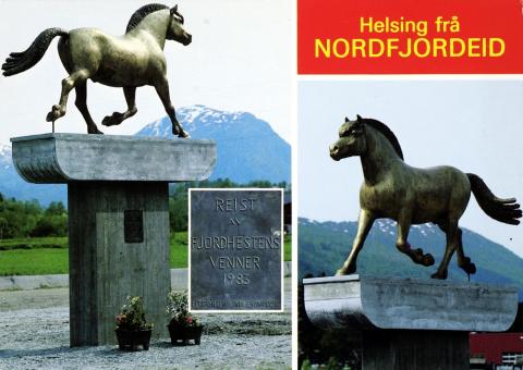 Postkortprodusentar har merka seg fjordhest-statuen. Dette er Normann sitt postkort N-33-19. Tekstplata på sokkelen er utheva. Det står: REIST * AV * FJORDHESTENS * VENNER * 1983 * UTFØRT * AV * SKULE WAKSVIK. 